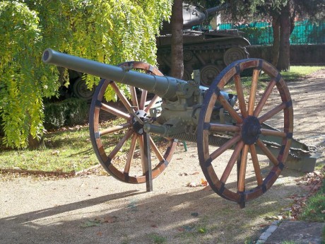 Hola, abro éste hilo para que podamos mostrar los diferentes museos militares que visitamos en España, 141