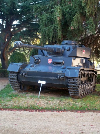 Hola, abro éste hilo para que podamos mostrar los diferentes museos militares que visitamos en España, 140