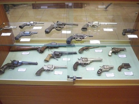 Hola, abro éste hilo para que podamos mostrar los diferentes museos militares que visitamos en España, 152