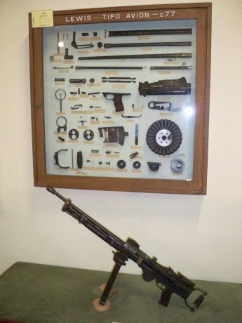 Hola, abro éste hilo para que podamos mostrar los diferentes museos militares que visitamos en España, 162