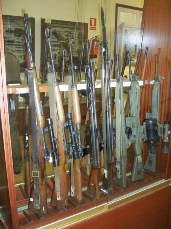 Hola, abro éste hilo para que podamos mostrar los diferentes museos militares que visitamos en España, 172