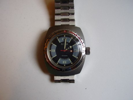 Se trata de un reloj automático de pulsera que me regalo hace tiempo un amigo que estuvo en Rusia.

He 92