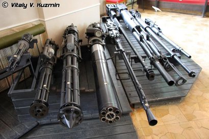 la verdad que comparar los cañones de 20 a 30 mm de los "dos bandos" no nos viene mal...

De 01