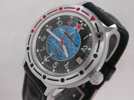 Se trata de un reloj automático de pulsera que me regalo hace tiempo un amigo que estuvo en Rusia.

He 12
