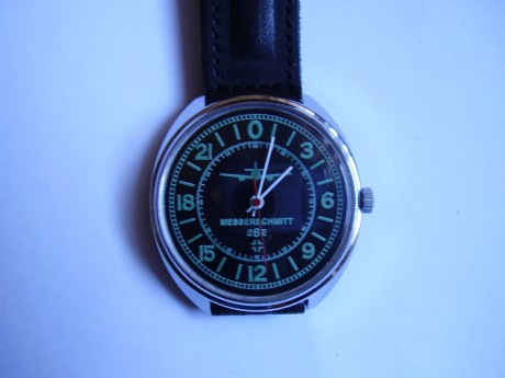 Se trata de un reloj automático de pulsera que me regalo hace tiempo un amigo que estuvo en Rusia.

He 20