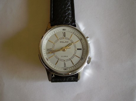 Se trata de un reloj automático de pulsera que me regalo hace tiempo un amigo que estuvo en Rusia.

He 31