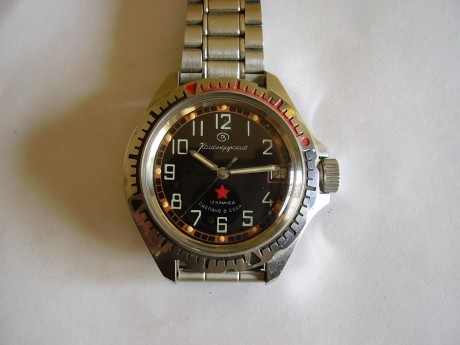 Se trata de un reloj automático de pulsera que me regalo hace tiempo un amigo que estuvo en Rusia.

He 30