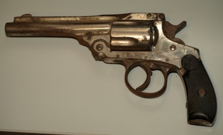 ...hola chicos, necesito de vuestra ayuda para identificar un par de revolveres tipo "smith and wesson 60