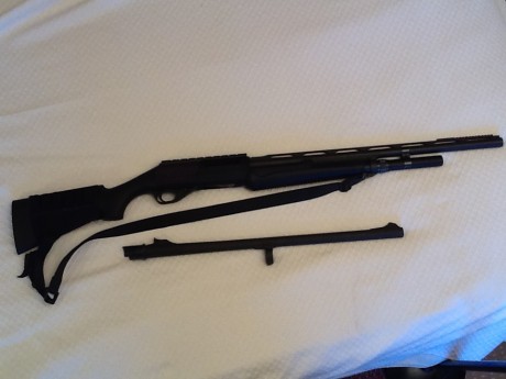 Vendo BENELLI NOVA de corredera. Con 2 cañones, el original de calibre 12 con punta de fibra optica y 01