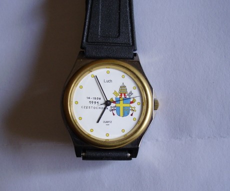 Se trata de un reloj automático de pulsera que me regalo hace tiempo un amigo que estuvo en Rusia.

He 60