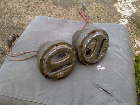 Hola lo dicho vendo piezas de jeep willys militar.

Asiento delantero. 65 euros.
Jerrycan US 1952. 30 12