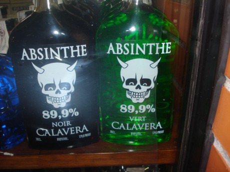 ¿Alguno de los presentes toma absenta?, ¿cuales son sus efectos?.

Muchas gracias y saludos cordiales. 140
