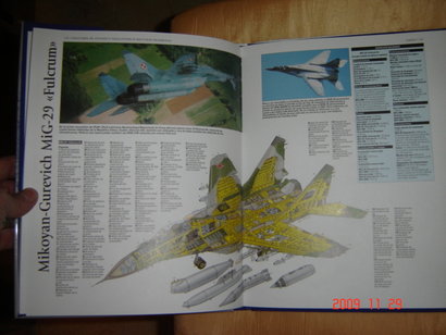 tengo un excedente de dos libros magníficos de Libsa, 

"submarinos de guerra"
"anatomía 11