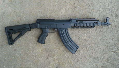 Saludos
Recientemente en algunas armerias de este pais se puede adquirir este modelo el Semopal Vz 58 160
