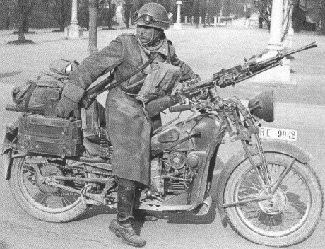 Hace unos días encontré por casualidad en una web extranjera un arma a la venta que hacía muchos años 100
