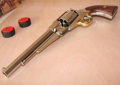 Hola a todos. Me acaba de llegar la licencia AE y siento debilidad por los revólveres. Mi intención es 140