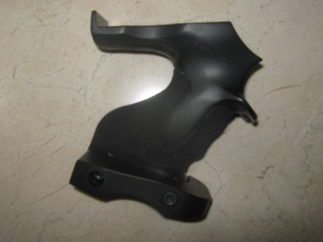 Vendo empuñadura Hammerli AP40 diestra talla S,en 85€ portes incluidos. 01