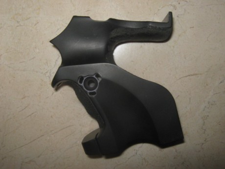 Vendo empuñadura Hammerli AP40 diestra talla S,en 85€ portes incluidos. 00