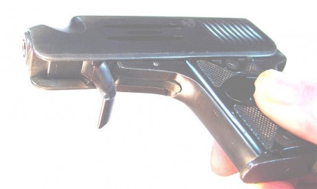 Hace unos días encontré por casualidad en una web extranjera un arma a la venta que hacía muchos años 102