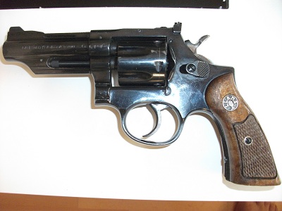 vendo este precioso revolver ya que voy a cambiar de estilo, el precio practicamente es simbolico, es 01
