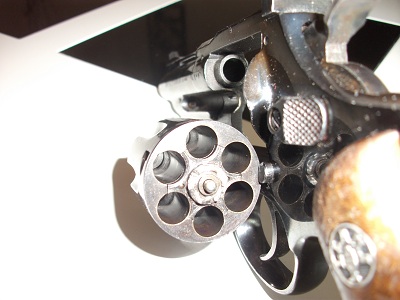 vendo este precioso revolver ya que voy a cambiar de estilo, el precio practicamente es simbolico, es 00