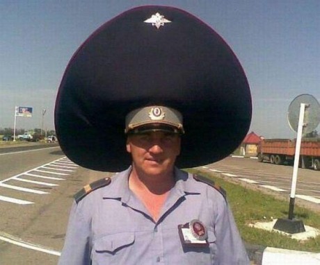 Siempre he pensado que las gorras rusas y alemanas, especialmente las primeras, son bastas. Esa distancia 130