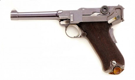Hace unos días encontré por casualidad en una web extranjera un arma a la venta que hacía muchos años 71