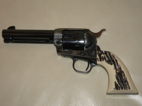 Mi pequeño homenaje a COLT y al diseño americano de armas ligeras. La foto es de mi amigo Sampedro. 30