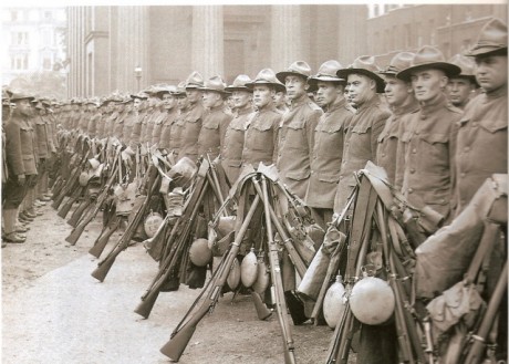 Hace unos días encontré por casualidad en una web extranjera un arma a la venta que hacía muchos años 71