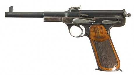 Hace unos días encontré por casualidad en una web extranjera un arma a la venta que hacía muchos años 100