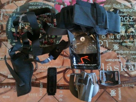 Hola vendo lote compuesto por: 

+funda sobaquera standar en cuero.

+Faja Funda elastica multiuso fabricada 01