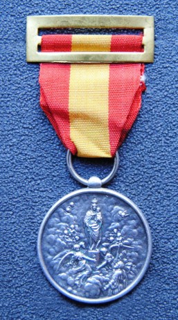 Hola colecciono medallas entre otras cosas ,del periodo de la guerra , posguerra y franquismo , he echo 140