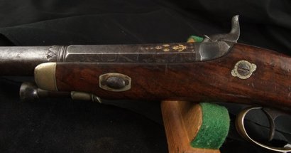 Hola, aqui os pongo unas fotos de una pistola que dice el vendedor (AntiqueGuns.com) que es italiana y 12