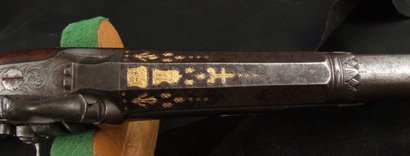 Hola, aqui os pongo unas fotos de una pistola que dice el vendedor (AntiqueGuns.com) que es italiana y 10