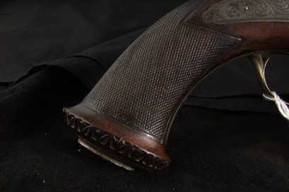 Hola, aqui os pongo unas fotos de una pistola que dice el vendedor (AntiqueGuns.com) que es italiana y 22