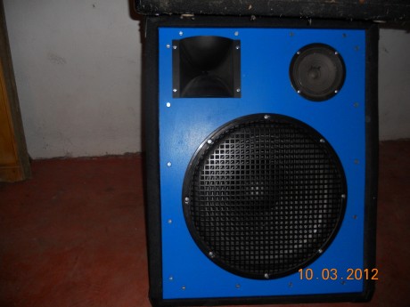 Vendo 2 pantallas de sonido (altavoces)para conciertos o discotecas.
Precio Negociable.
Por el peso seria 30