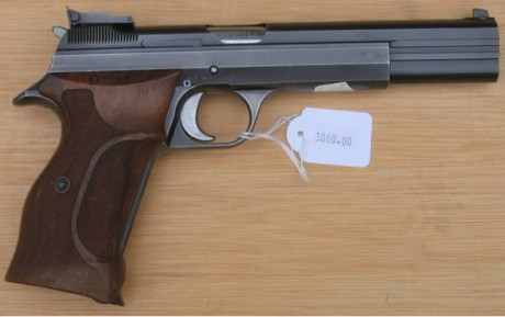 Sin lugar a dudas la pistola 9mm mas precisa de todos los tiempos es la SIG P210. Es imbatible en precisión 00