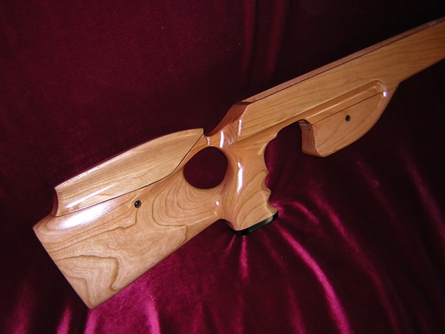 os presento unas culatas hechas en nogal y cerezo.  http://www.armas.es/images/fbfiles/images/DSCN1887.JPG 110