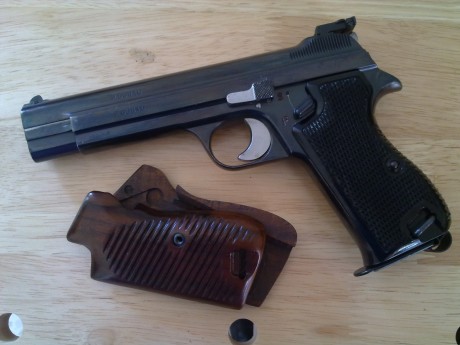 Sin lugar a dudas la pistola 9mm mas precisa de todos los tiempos es la SIG P210. Es imbatible en precisión 30