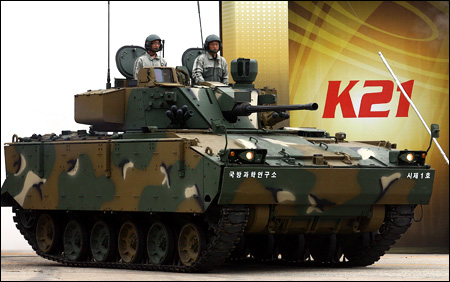 denominado NIFV (Next Infantry Fighting Vehicle) o K-300.

Armamento:
cañón Bofors XK-40 de 40mm
Coaxial 00