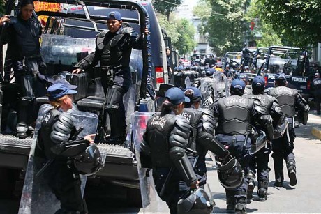 Aqui dejo el enlace

 http://www.publico.es/espana/411940/mujer-blanca-soltera-y-policia-municipal 80