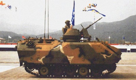 denominado NIFV (Next Infantry Fighting Vehicle) o K-300.

Armamento:
cañón Bofors XK-40 de 40mm
Coaxial 40