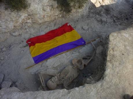 1938. Continúa el derramamiento de sangre en la Batalla del Ebro durante la Guerra Civil Española. Los 20