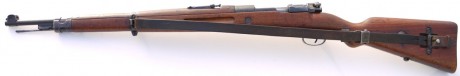 Ha caido en mis manos un arma militar antigua en muy buen estado de conservación.
En el lateral izquierdo 20