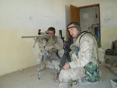 Agujeros de ratas, snipers holes, troneras o como le quieran llamar. Francotirador urbano el reto insuperable.

Un 90