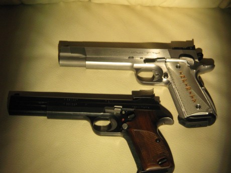 Sin lugar a dudas la pistola 9mm mas precisa de todos los tiempos es la SIG P210. Es imbatible en precisión 00