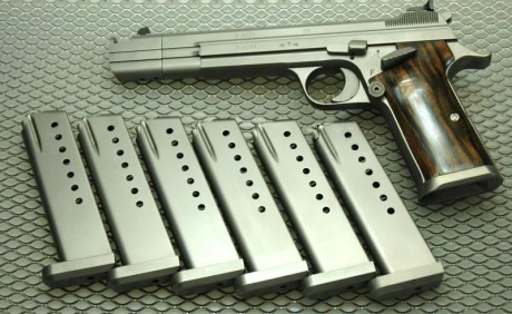 Sin lugar a dudas la pistola 9mm mas precisa de todos los tiempos es la SIG P210. Es imbatible en precisión 40