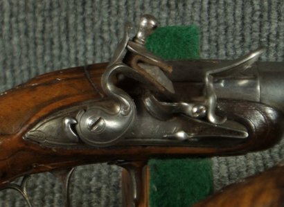Hola, aqui os pongo unas fotos de una pistola que dice el vendedor (AntiqueGuns.com) que es italiana y 91