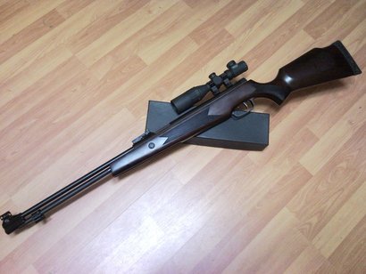 Pues que le acabo de comprar a mi chiquillo esta carabina, pero hasta que cumpla los 16 no se la voy ha 82