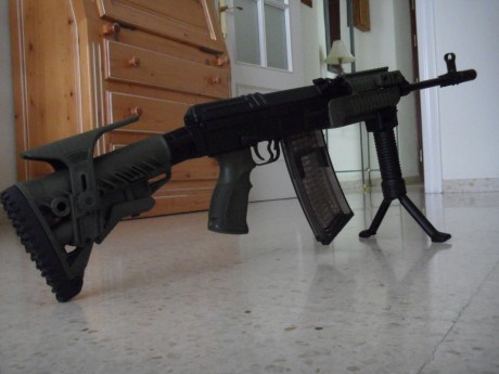 Saludos
Recientemente en algunas armerias de este pais se puede adquirir este modelo el Semopal Vz 58 20